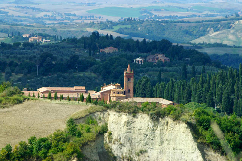 verso-trequanda-abbazia-monte-oliveto